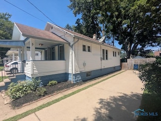 2552 Pershing Dr, Toledo, OH 43613