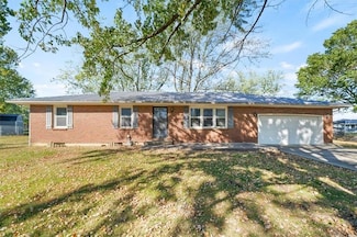 107 Circle Dr, Archie, MO 64725
