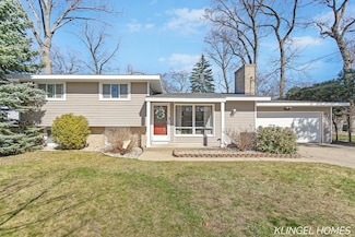 3042 Leon St, Norton Shores, MI 49441