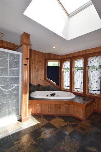 5 Richard St, Winooski, VT 05404