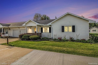 3339 Pine Villa Ct Unit 22, Grand Blanc, MI 48439