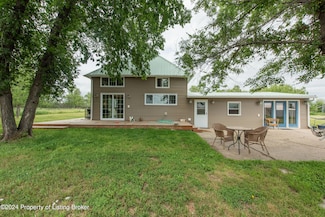 806 8th St N, Hettinger, ND 58639