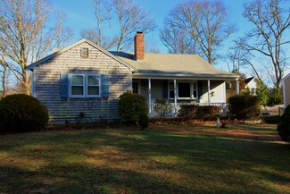44 Country Ln, Dennis Port, MA 02639