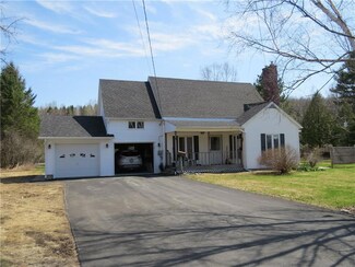 8 School St, Fort Kent, ME 04743