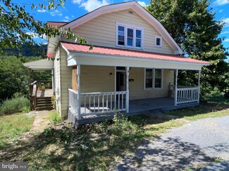 290 S Laurel Ave, Berkeley Springs, WV 25411