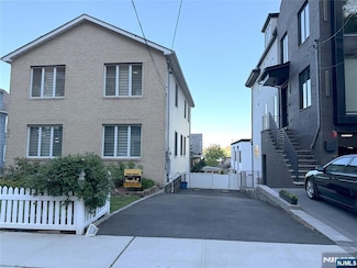 641 Undercliff Ave, Edgewater, NJ 07020