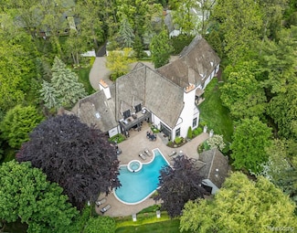 2010 W Valley Rd, Bloomfield Hills, MI 48304