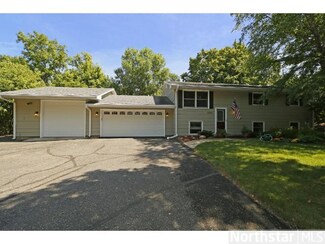 5045 Hooper Lake Rd, Excelsior, MN 55331