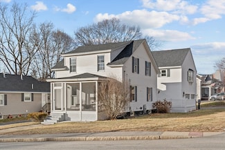 877 Westford St, Lowell, MA 01851