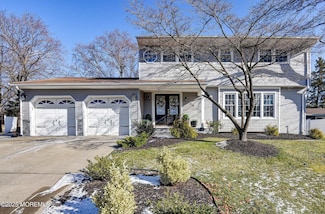 24 Iroquois Dr, Parlin, NJ 08859