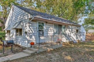 2144 SW Harrison St, Topeka, KS 66611