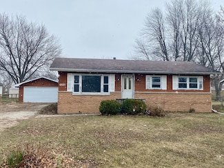 6825 S Joanne Ave, Rochelle, IL 61068