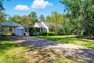 55 Lake Como Rd, Laurel, MS 39443