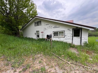 N7359 E City Limits Rd, Munising, MI 49862