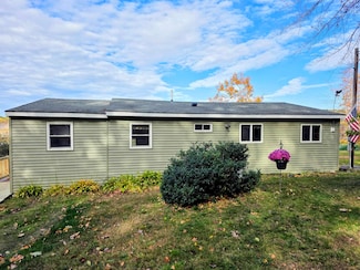 153 Lakeshore Dr, Gilmanton, NH 03237