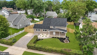 26 Redbrook Ln, Levittown, PA 19055