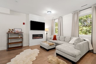 300 Albion Rd Unit 306, Bedford, MA 01730