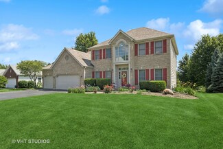 3561 Lakeview Dr, Algonquin, IL 60102