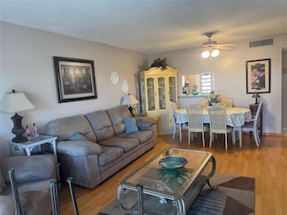 3940 NW 42nd Ave Unit 315, Lauderdale Lakes, FL 33319