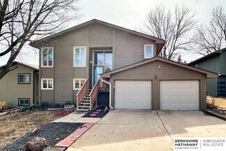 8117 Girard Plaza, Omaha, NE 68122