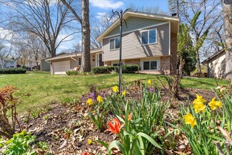 1757 Hickory Hill Dr, Saint Paul, MN 55122