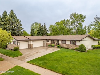 202 Leeward Hills Ln, Grand Forks, ND 58201