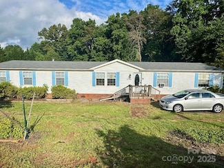 2194 Sterling Ridge Dr, Newton, NC 28658