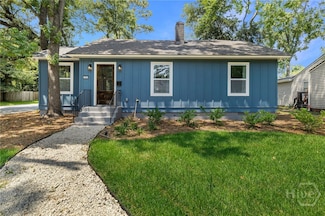 402 E 57th St, Savannah, GA 31405