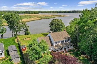 325 Cat Point Dr, Warsaw, VA 22572