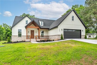 3584 Wildcat Creek Blvd, Fayetteville, AR 72704