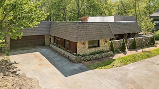 220 Palisades Dr, Signal Mountain, TN 37377