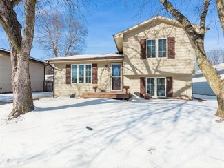 613 NE 9th St, Grimes, IA 50111