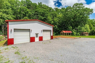 1635 Daybrook Rd, Fairview, WV 26570