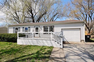 1302 N Cedar Crest Dr, Independence, MO 64056