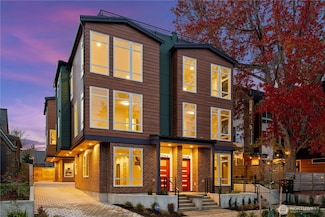 1704 A N 47th St, Seattle, WA 98103