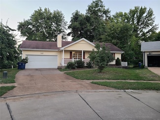 2005 Monks Hollow Dr, Florissant, MO 63031