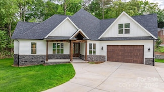 3732 Whitney Dr NE, Hickory, NC 28601