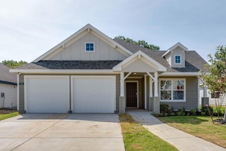 111 Rock Creek Ln, Terrell, TX 75160