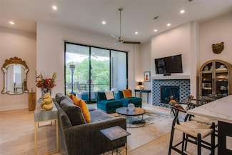 381 E Greenbriar Ln Unit 902, Dallas, TX 75203