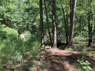 9088 Indian Rd, Gloucester, VA 23061