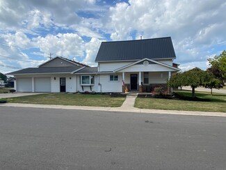 318 E Water St, Berne, IN 46711