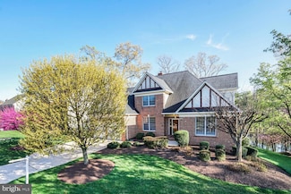 6211 Woodland Lake Dr, Alexandria, VA 22310