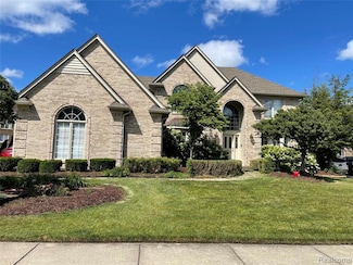422 Springview Dr, Rochester, MI 48307