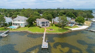 925 Peacock's Point Dr, Destin, FL 32541