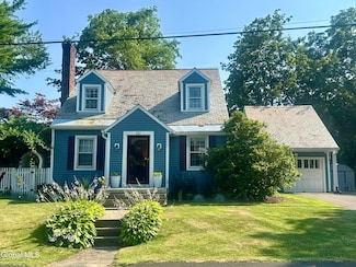 882 Warner Rd, Schenectady, NY 12309