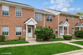 7 4 Seasons Ct, Elmhurst, IL 60126