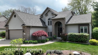 512 Stillmeadow Ln, Midland, MI 48642