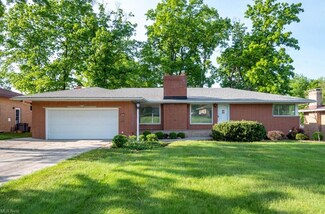 1691 E Parkhaven Dr, Seven Hills, OH 44131