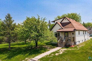 144 1st St, Duluth, MN 55810