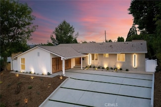 20424 Tiara St, Woodland Hills, CA 91367